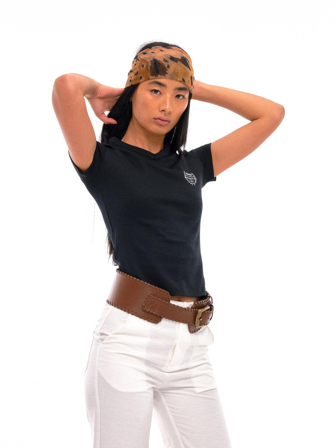 NyDkyel V-Neck Fitted Cotton T-Shirt with Back Seam and Logo Print