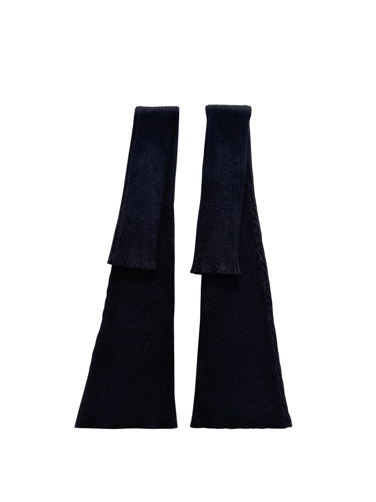 ONNASENSHI_Black_And_White_Ruched_Fuzzy_Knit_Women&