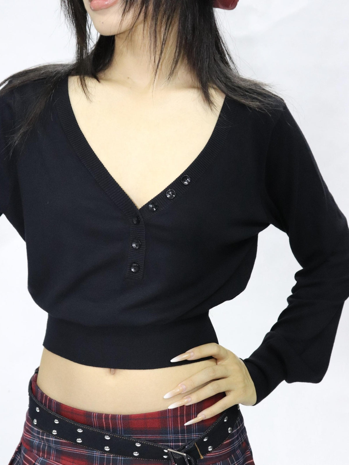 ONNASENSHI Black Button Front Cropped V-neck Knit Women&