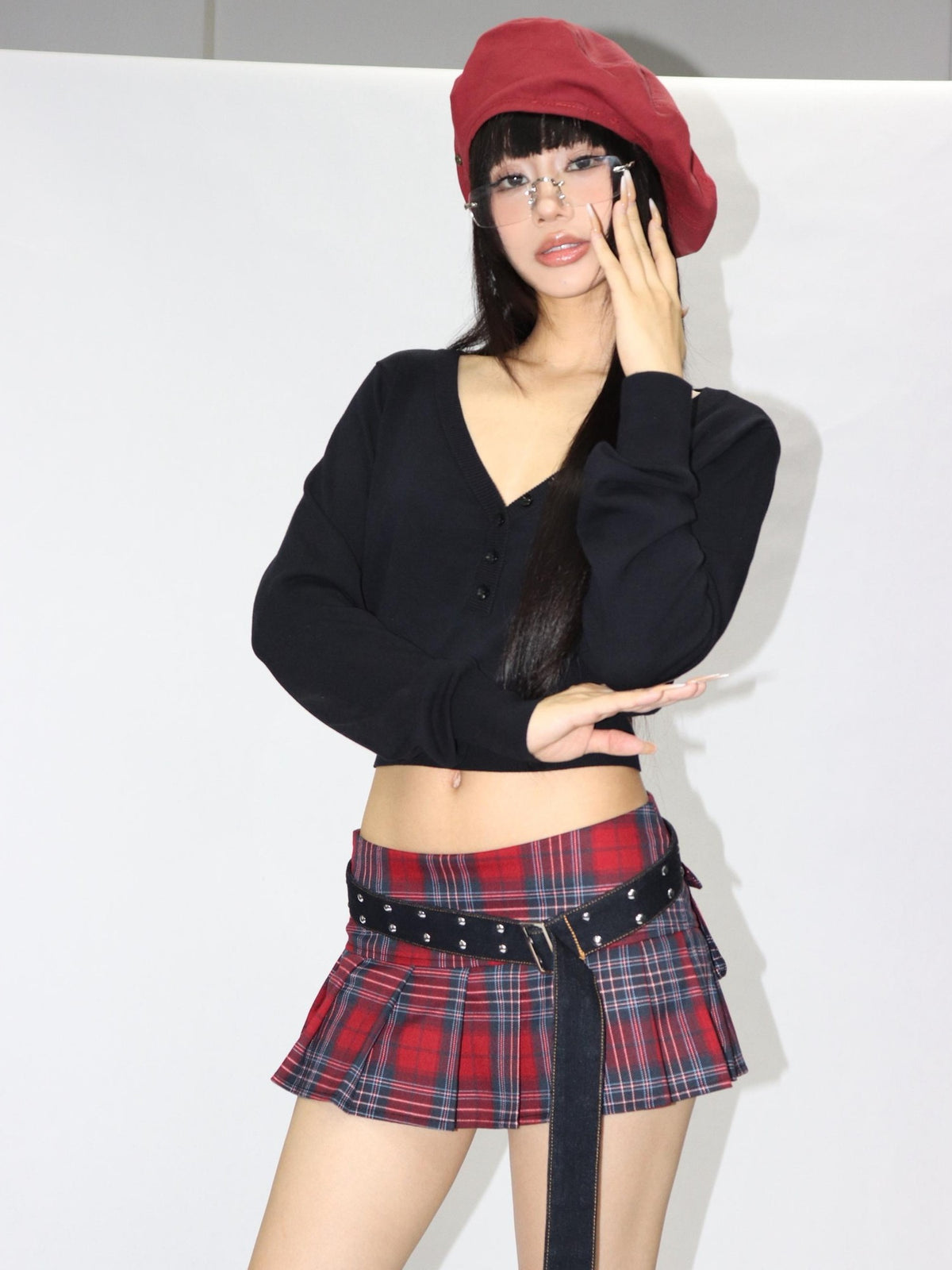 ONNASENSHI Black Button Front Cropped V-neck Knit Women&