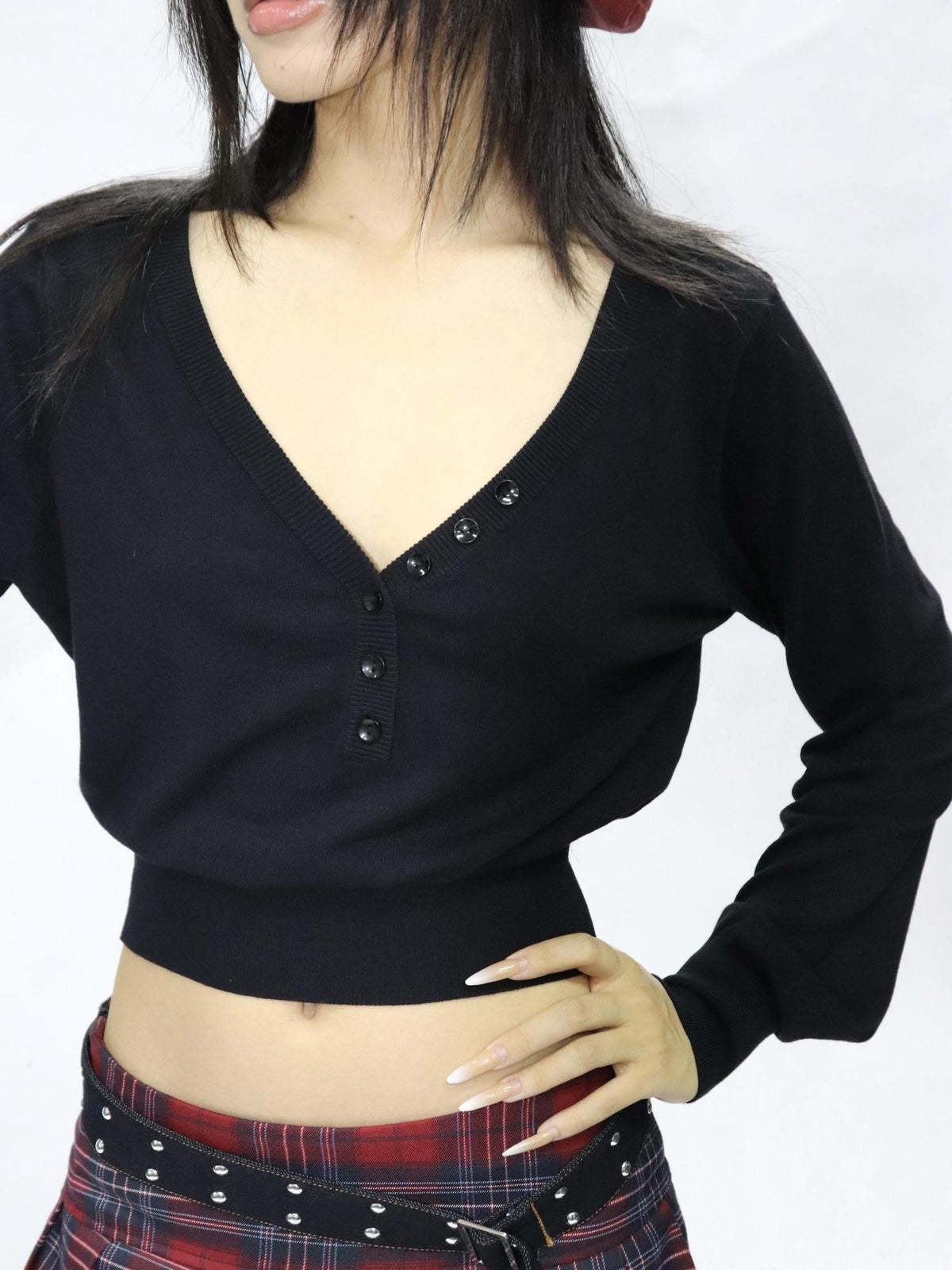 ONNASENSHI Black Button Front Cropped V-neck Knit Women&