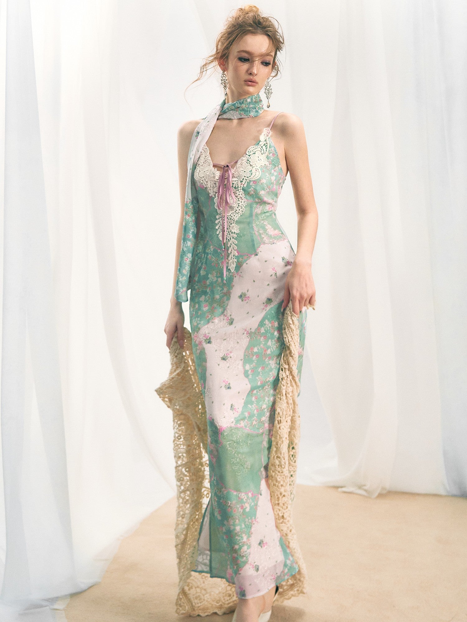 OfAkiva Lace Spliced Floral V-neck Cinched Waist Women&