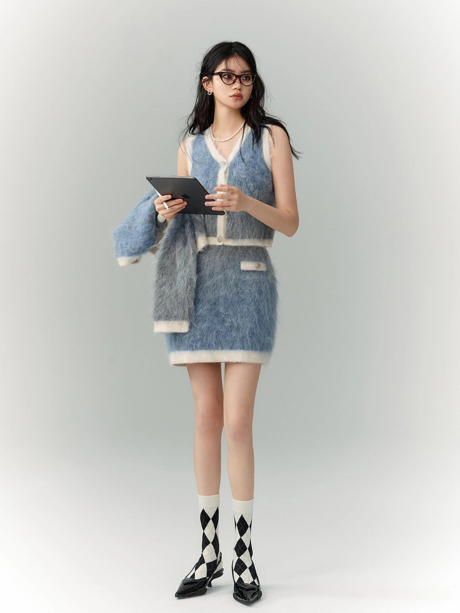 OfAkiva Rebellious Elegance Gradient Knit V-neck T-shirt Long Sleeve