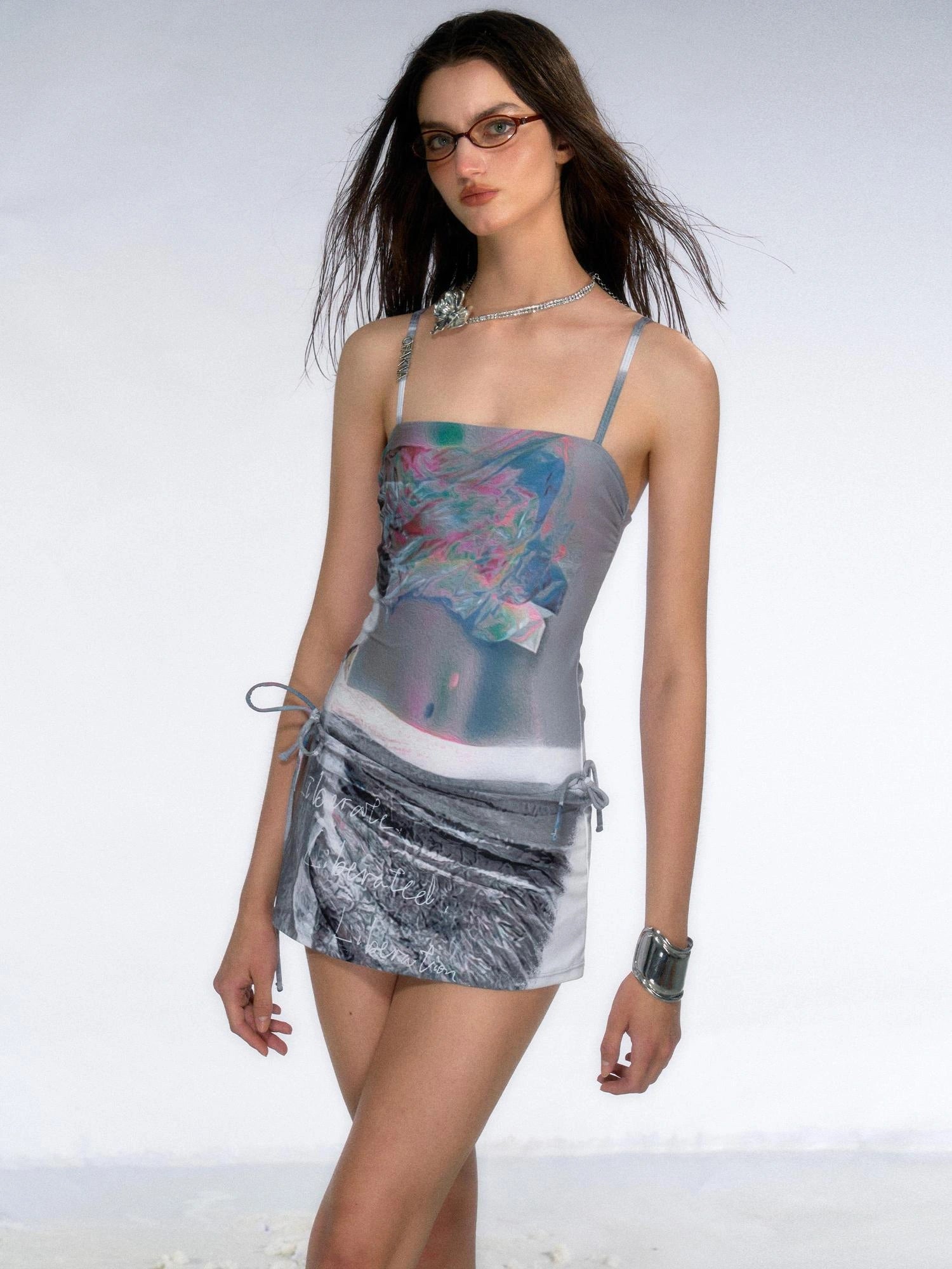Reverse Chroma Sculpture Swimsuit V-Neck T-Shirt Long-Sleeve