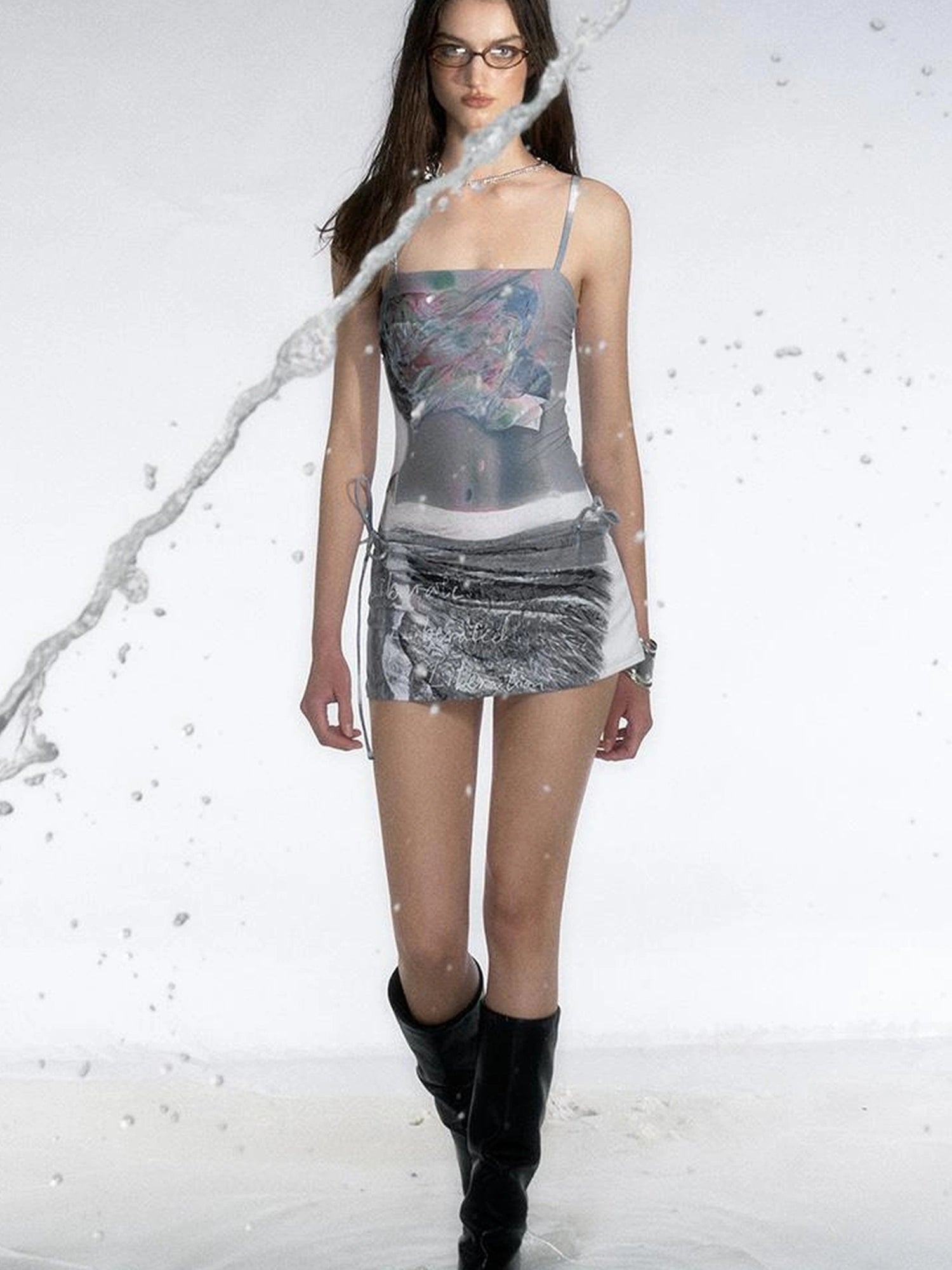 Reverse Chroma Sculpture Swimsuit V-Neck T-Shirt Long-Sleeve