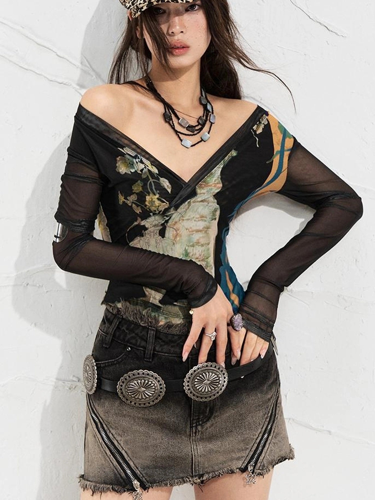 OfAkiva Turandot V-neck Floral Split Tee