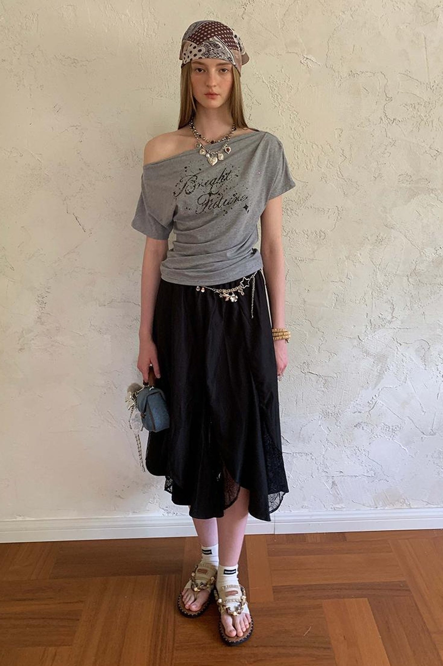 DIDDI MODA Off Shoulder Letter Graphic Rhinestone Pleated Tee