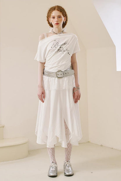 DIDDI MODA Off Shoulder Letter Graphic Rhinestone Pleated Tee