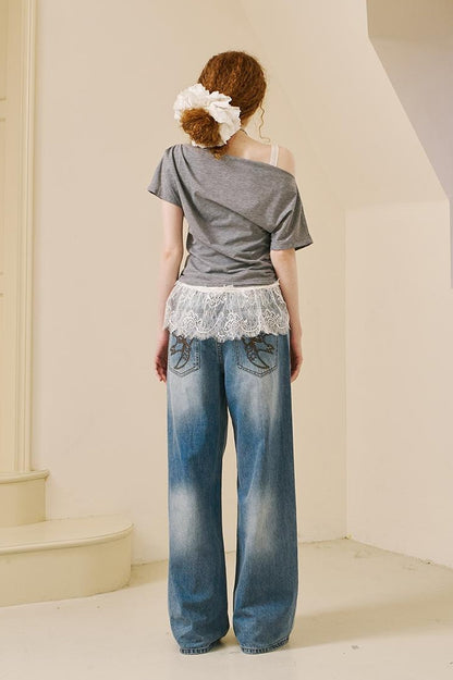 DIDDI MODA Off Shoulder Letter Graphic Rhinestone Pleated Tee