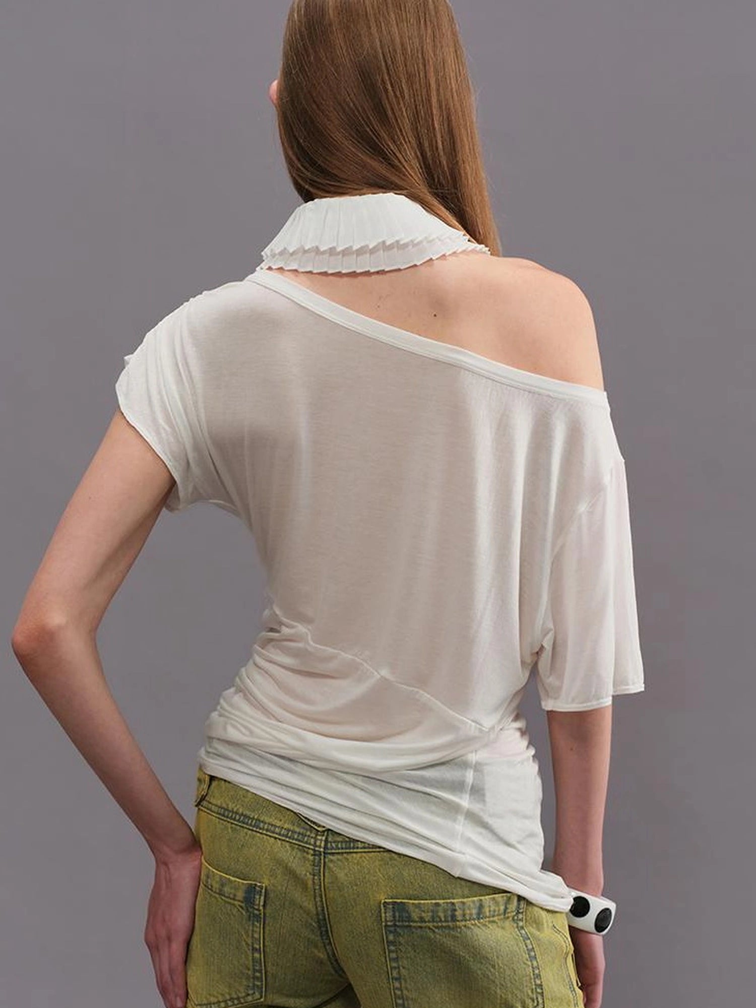 Outmode Asymmetric Ruffle Shoulder T-shirt