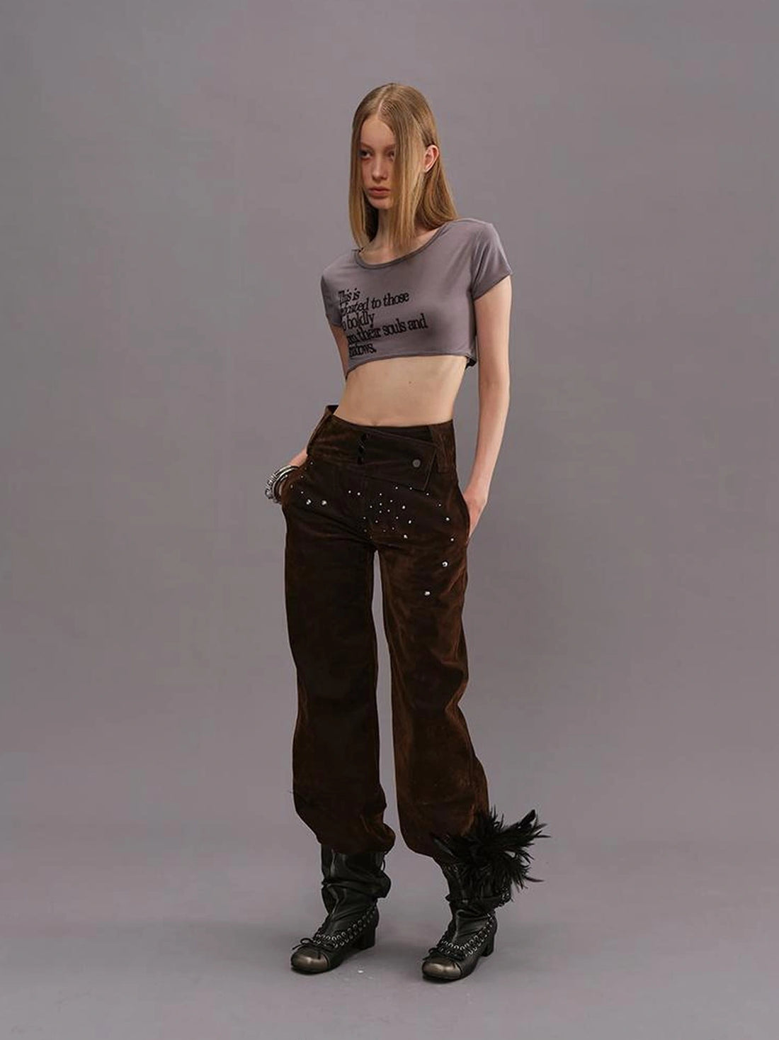 Outmode Soul &amp; Shadow Fitted Cropped V-neck T-shirt