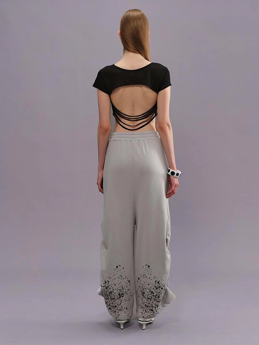 Outmode Soul &amp; Shadow Fitted Cropped V-neck T-shirt