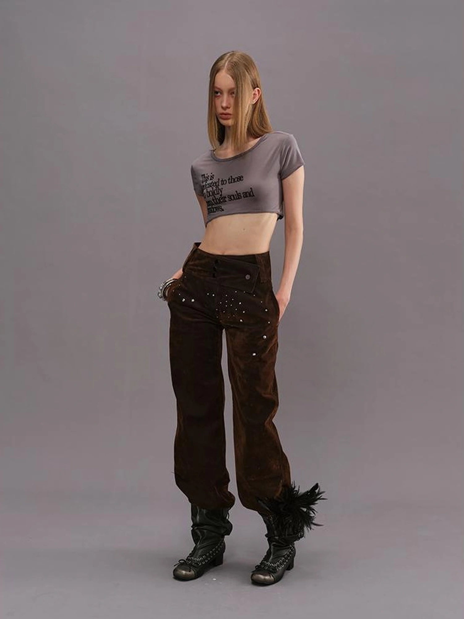 Outmode Soul &amp; Shadow Fitted Cropped V-neck T-shirt