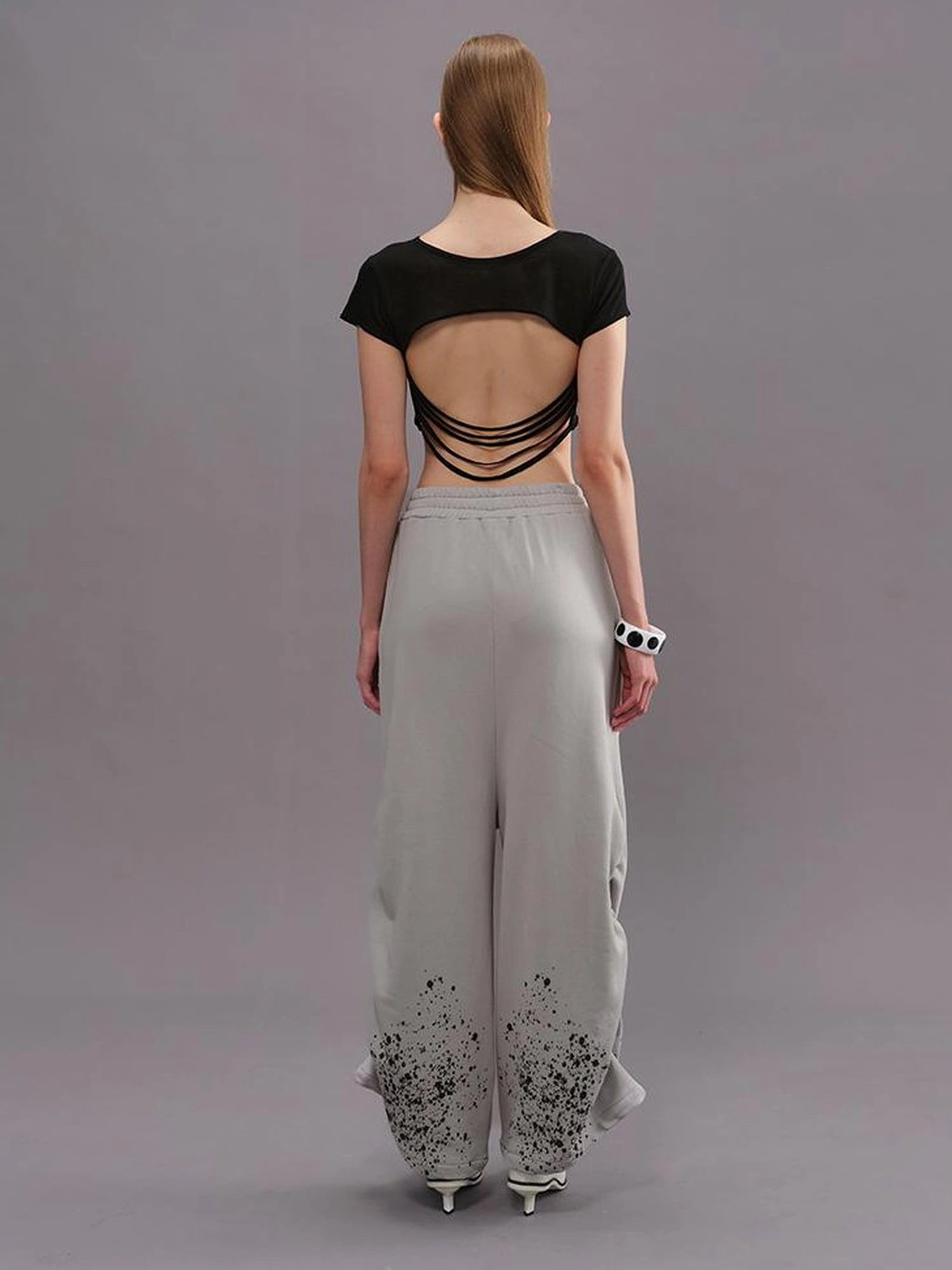 Outmode Soul &amp; Shadow Fitted Cropped V-neck T-shirt