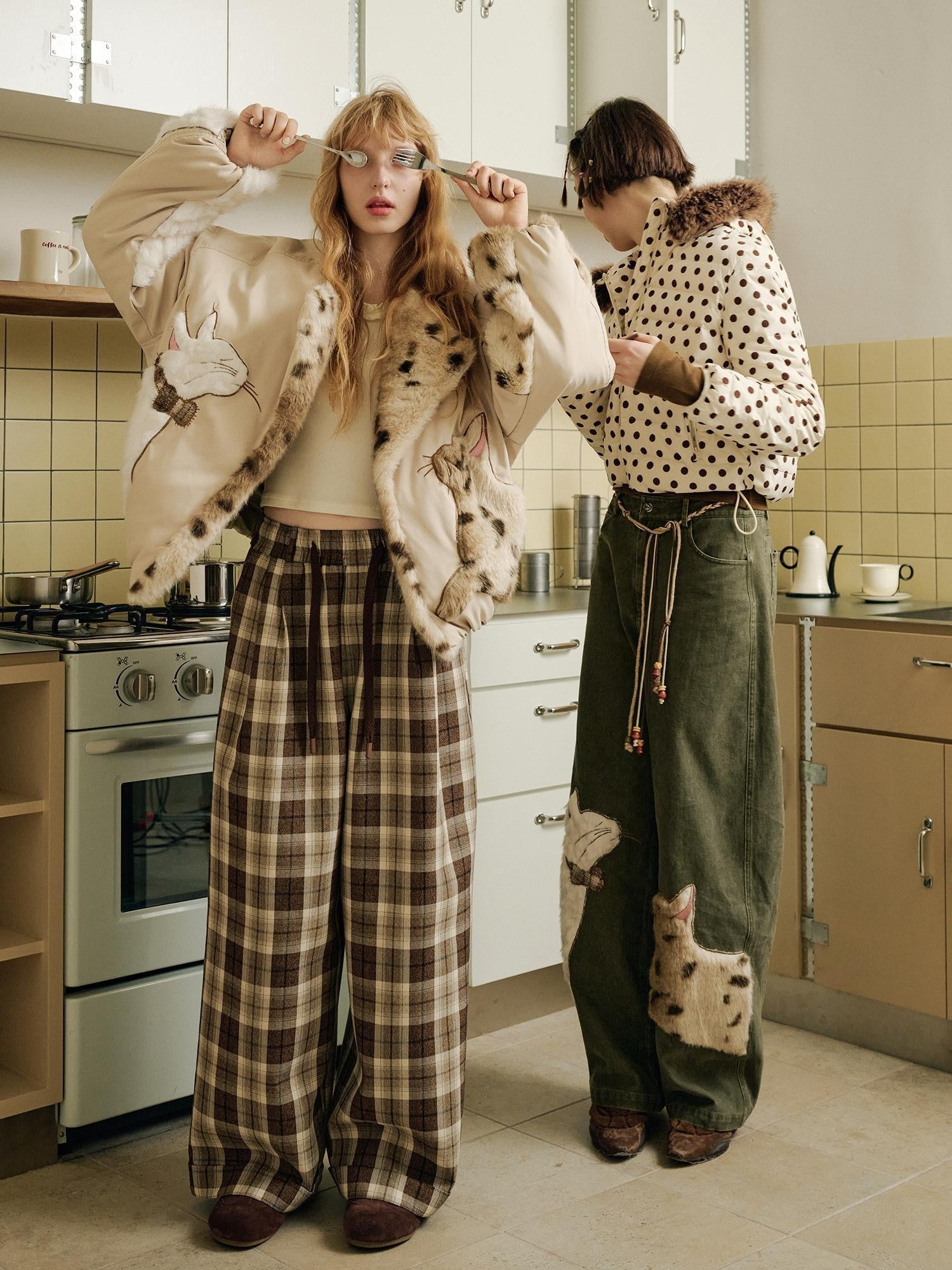 OuttheBlue 90% Duck Down Warm Casual Loose High Waist Short Lapel Women Zipper Down Jacket