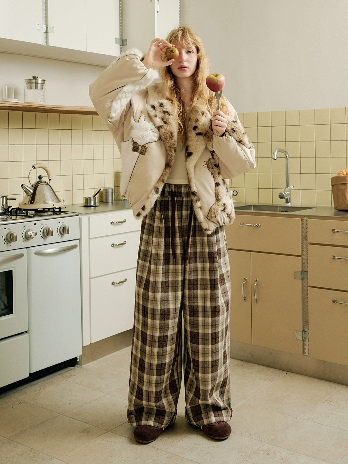 OuttheBlue 90% Duck Down Warm Casual Loose High Waist Short Lapel Women Zipper Down Jacket