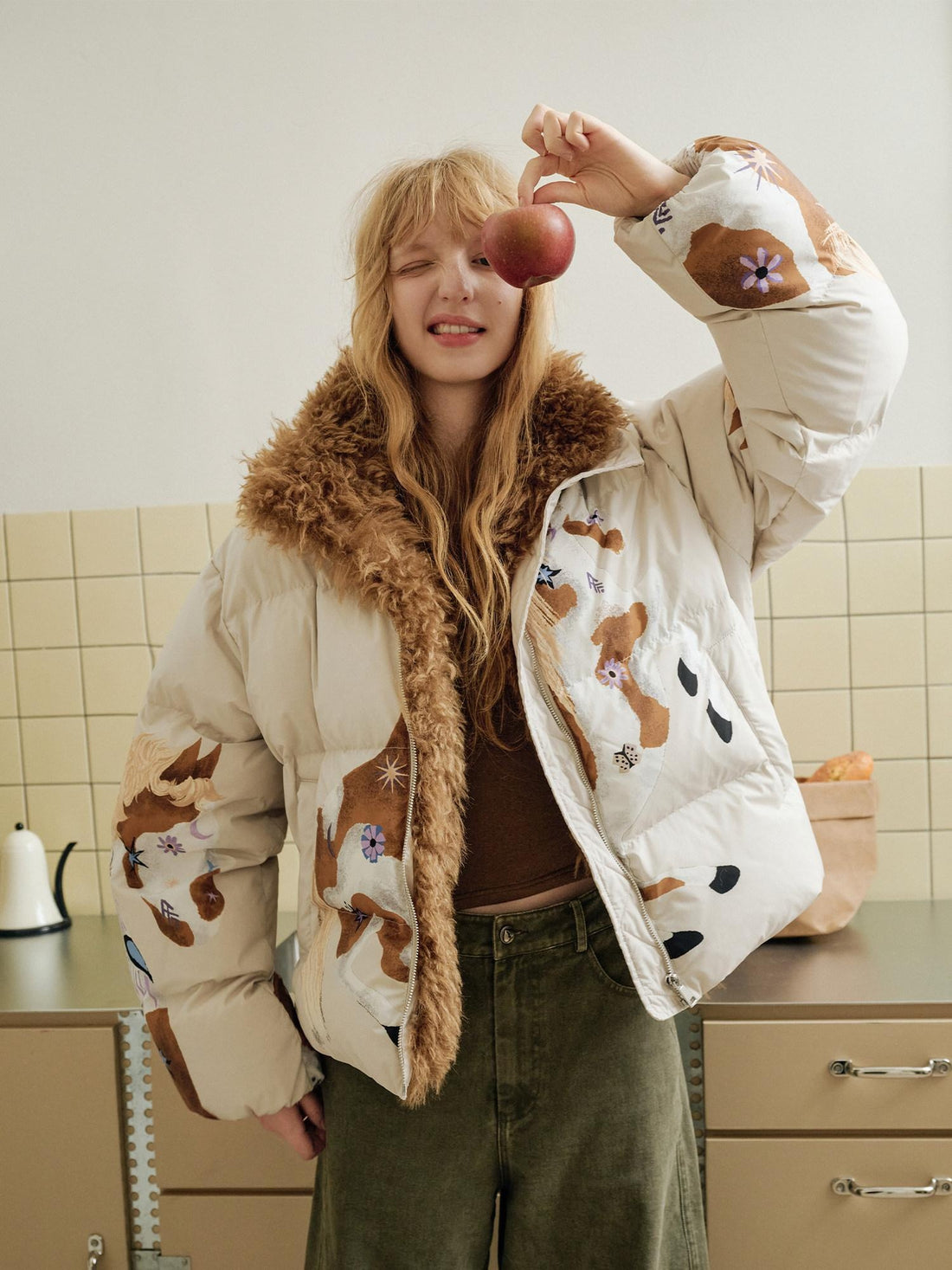 OuttheBlue 90% Duck Down Warm Printed Casual Collared Women Beige Zipper Down Jackets