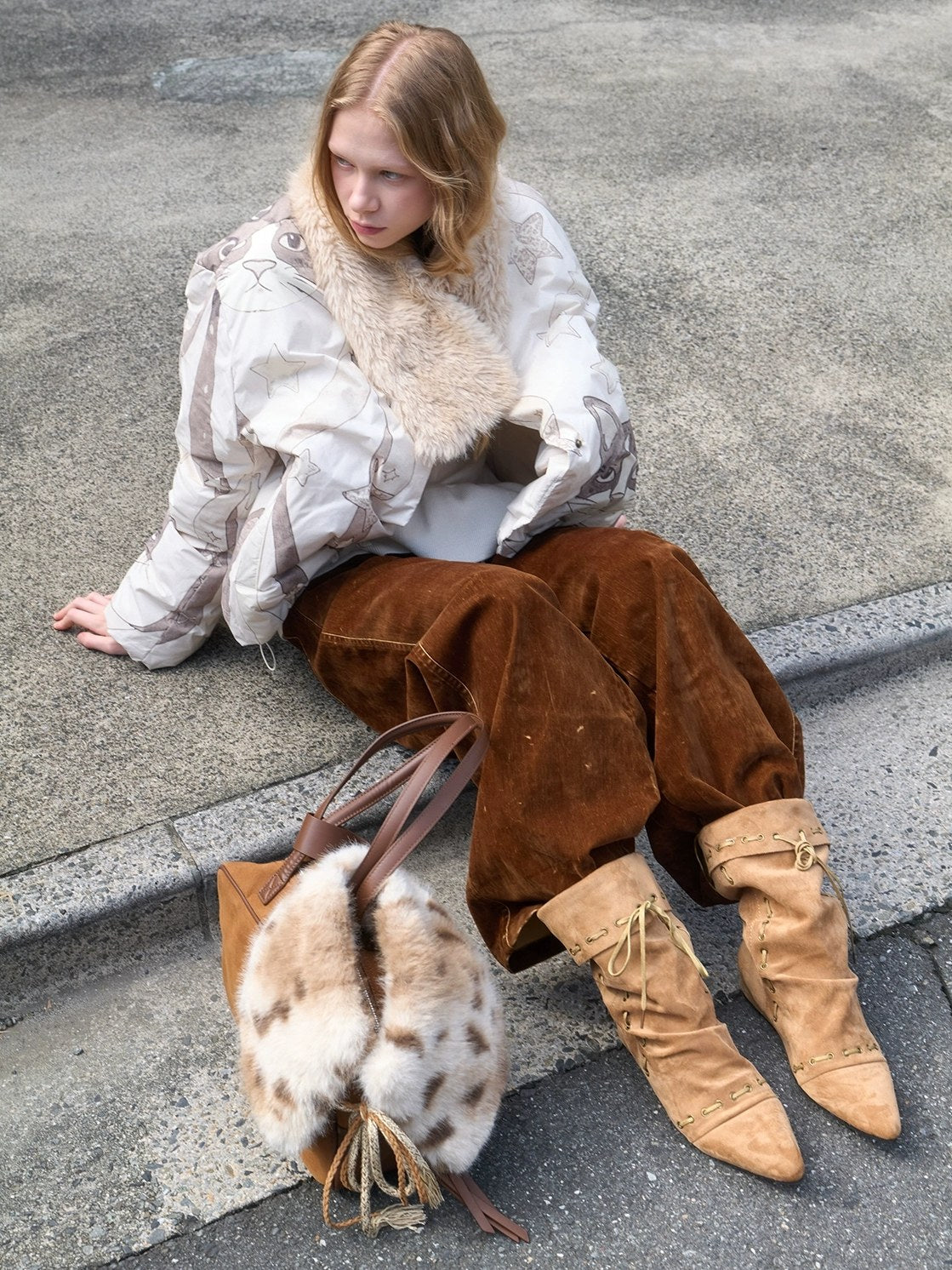 OuttheBlue 90% White Duck Down Warm Commuter Straight Short Women Beige Printed Down Jacket