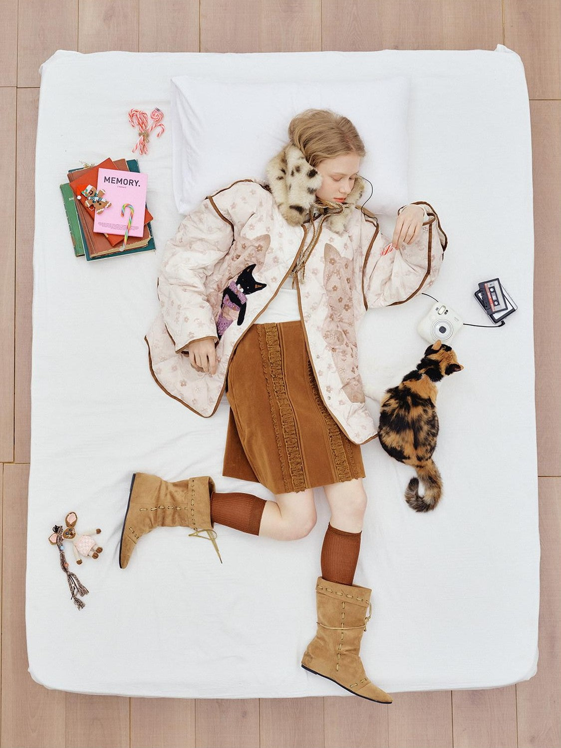 OuttheBlue Cat Applique Embroidered Diamond Quilt White Duck Women&