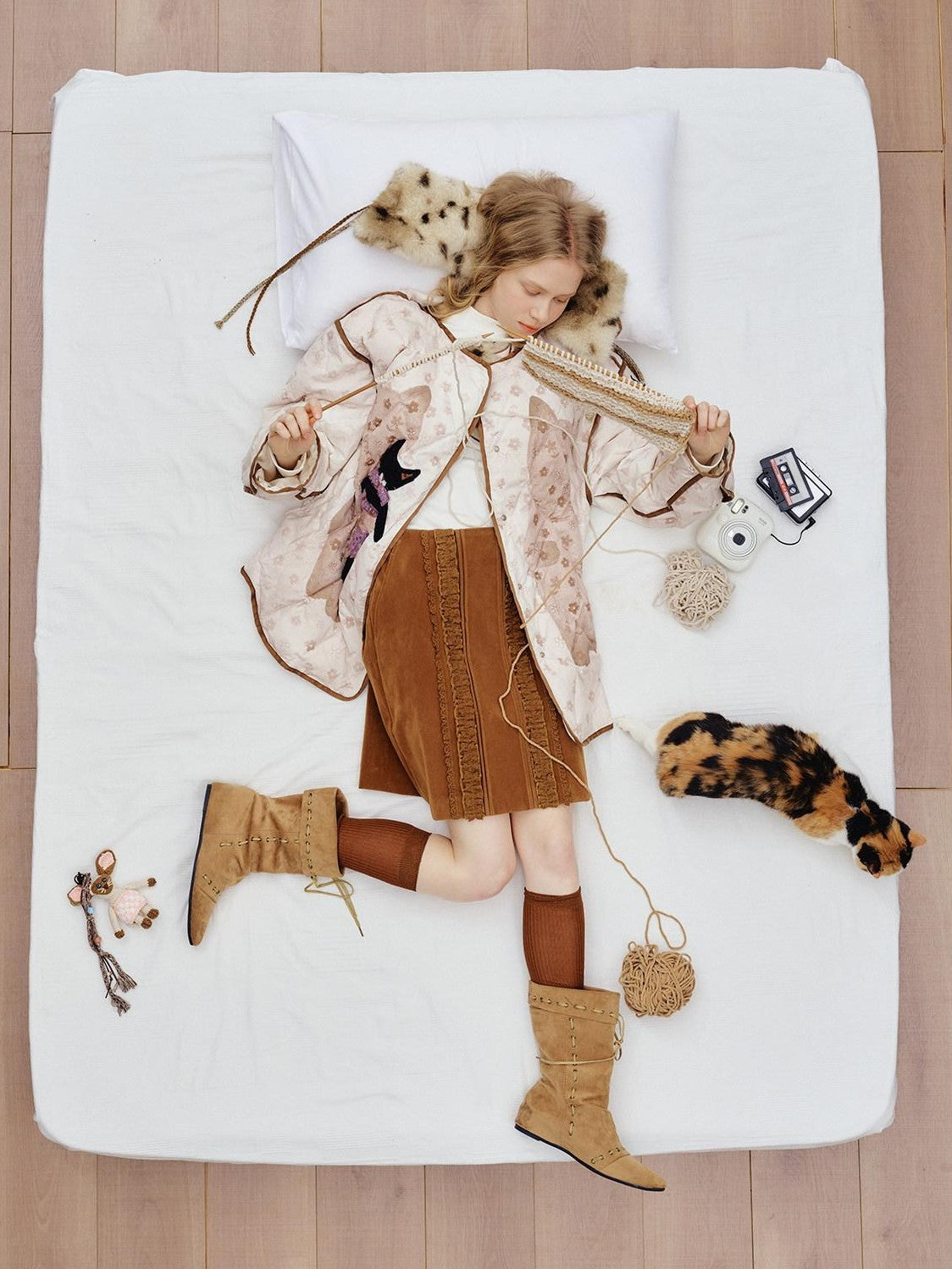 OuttheBlue Cat Applique Embroidered Diamond Quilt White Duck Women&