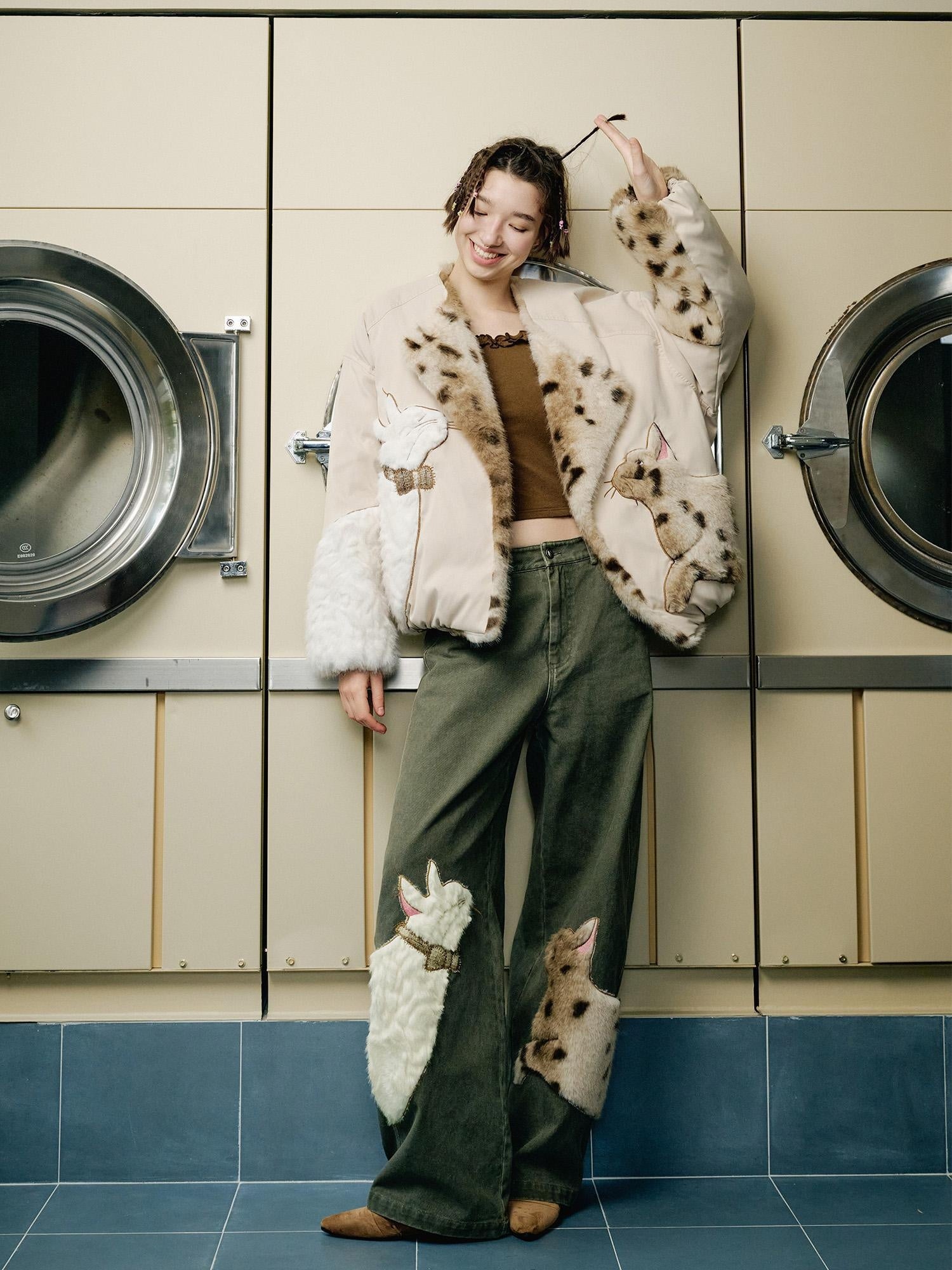 OuttheBlue Cotton Animal Print Applique Casual Curved Leg Natural Waist Green Women Pants