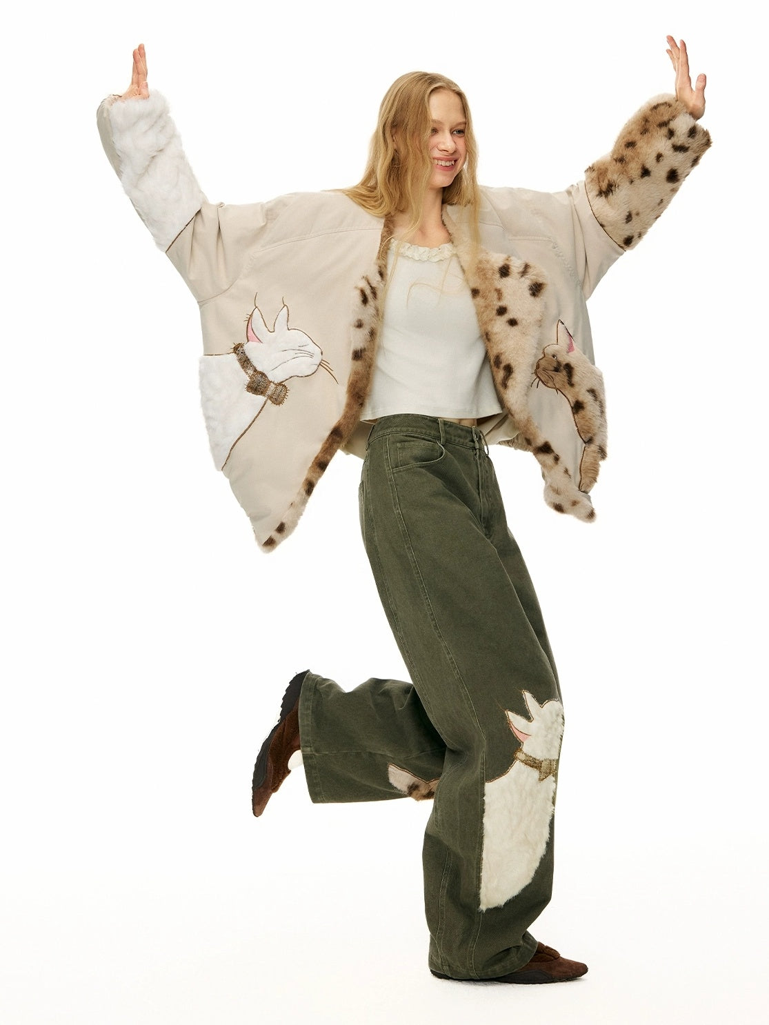 OuttheBlue Cotton Animal Print Applique Casual Curved Leg Natural Waist Green Women Pants