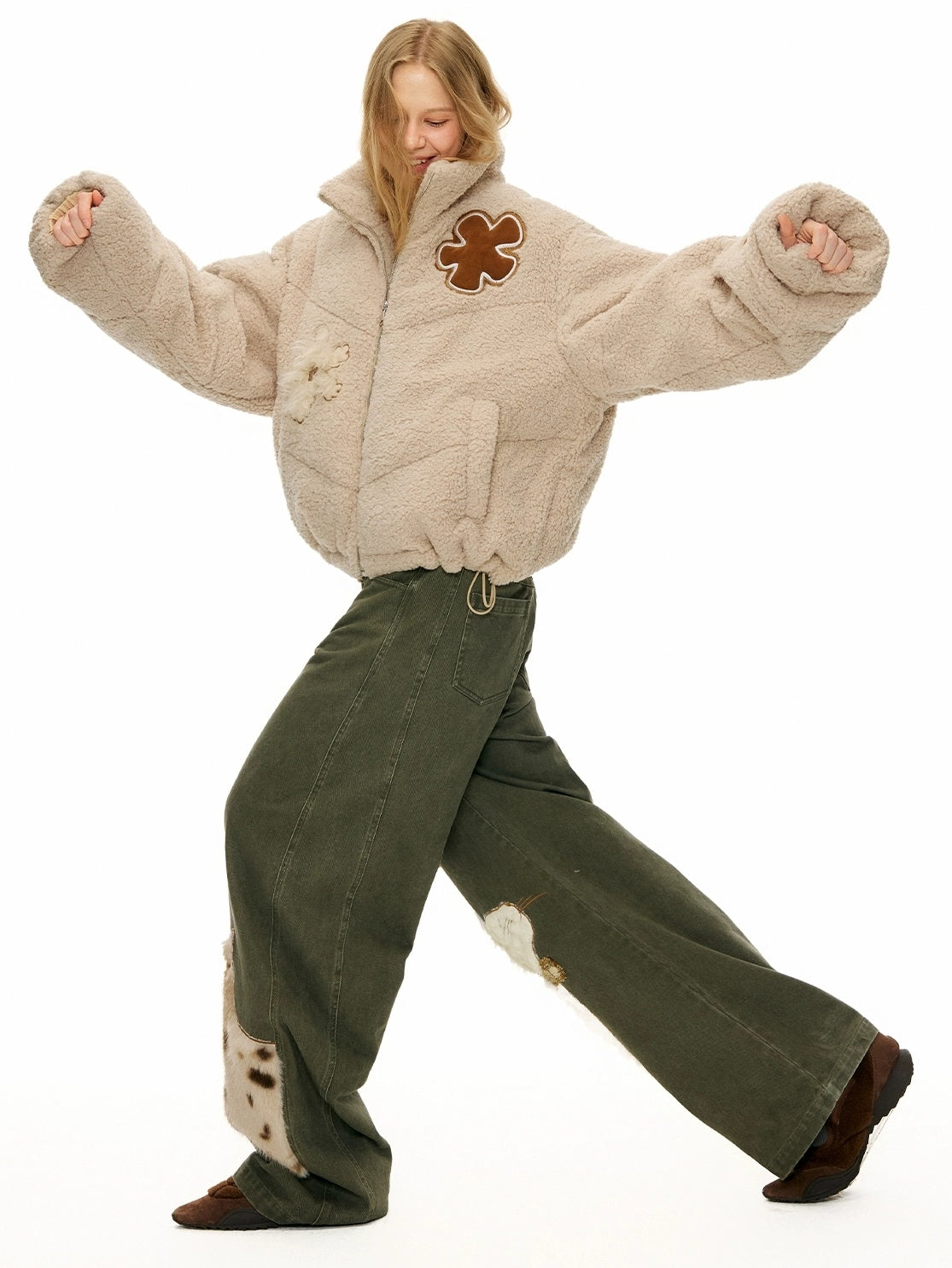 OuttheBlue Cotton Animal Print Applique Casual Curved Leg Natural Waist Green Women Pants