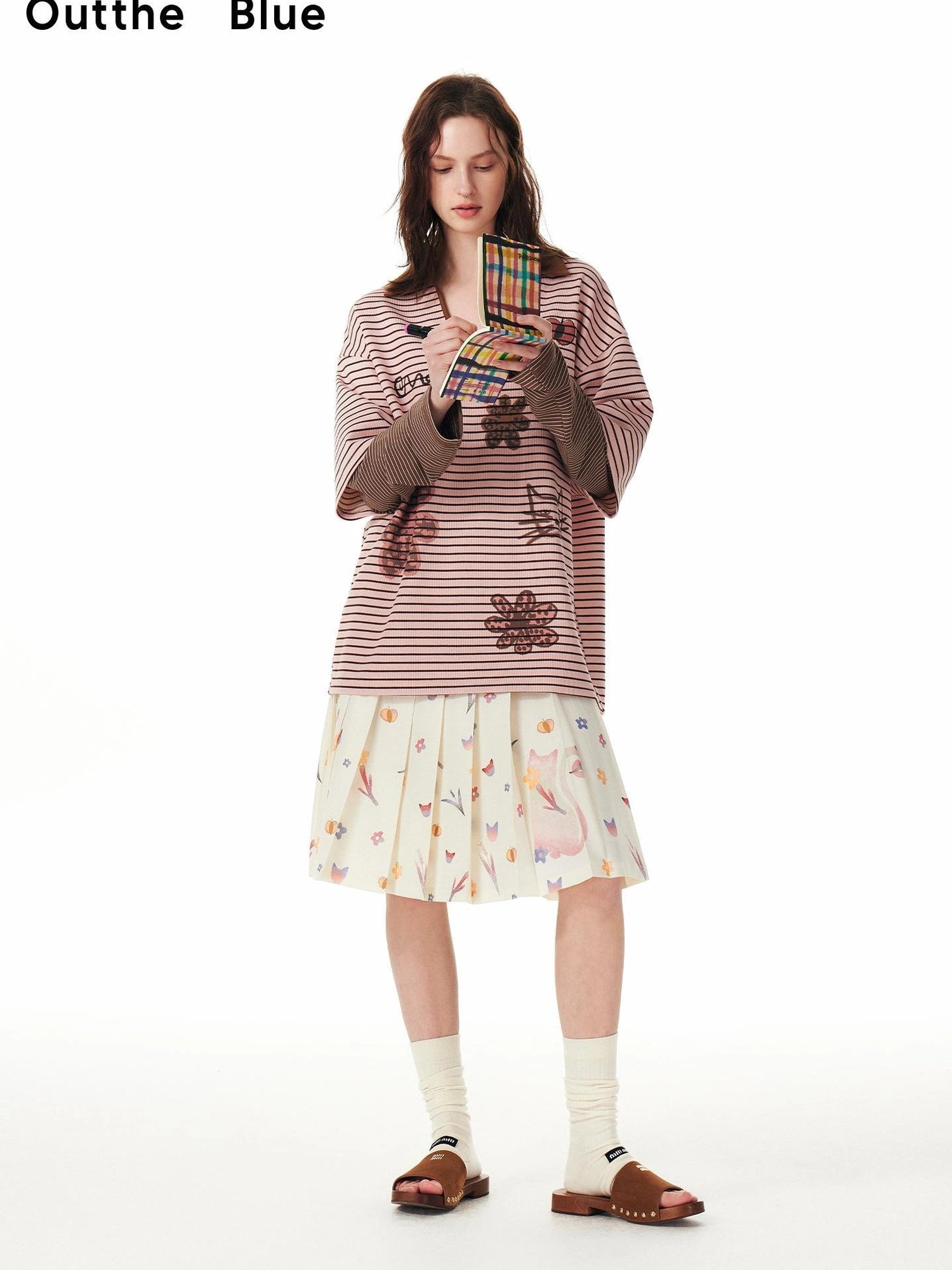 OuttheBlue Floral Print Pleated Midi Skirt With Cat Motif