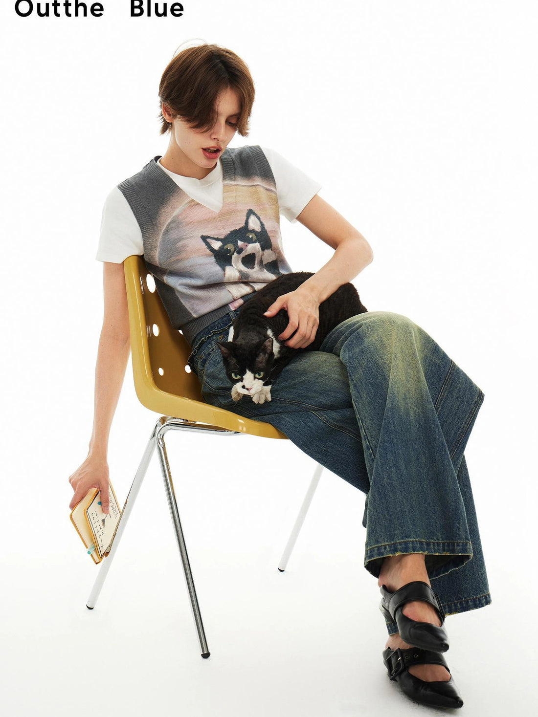 OuttheBlue Out The Blue V-neck Knitted Vest With Cat Print