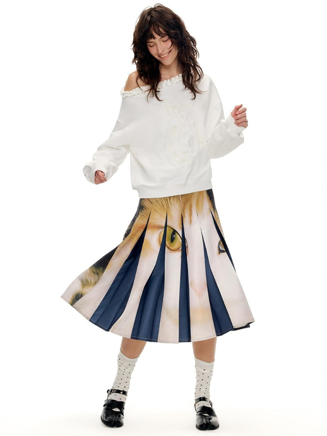 OuttheBlue Soft Cotton Blend Loose Fit Cat Silhouette Women White Long Sleeve T-Shirts