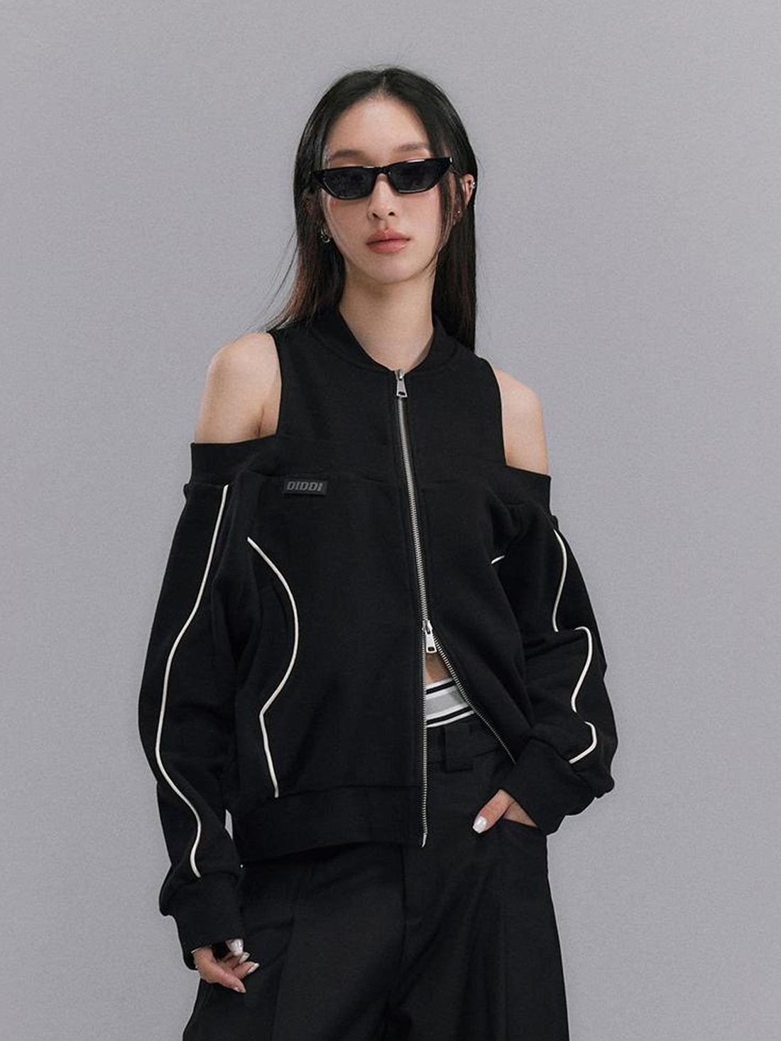 DIDDI MODA Oversized Black Cutout Shoulder Sweatshirt