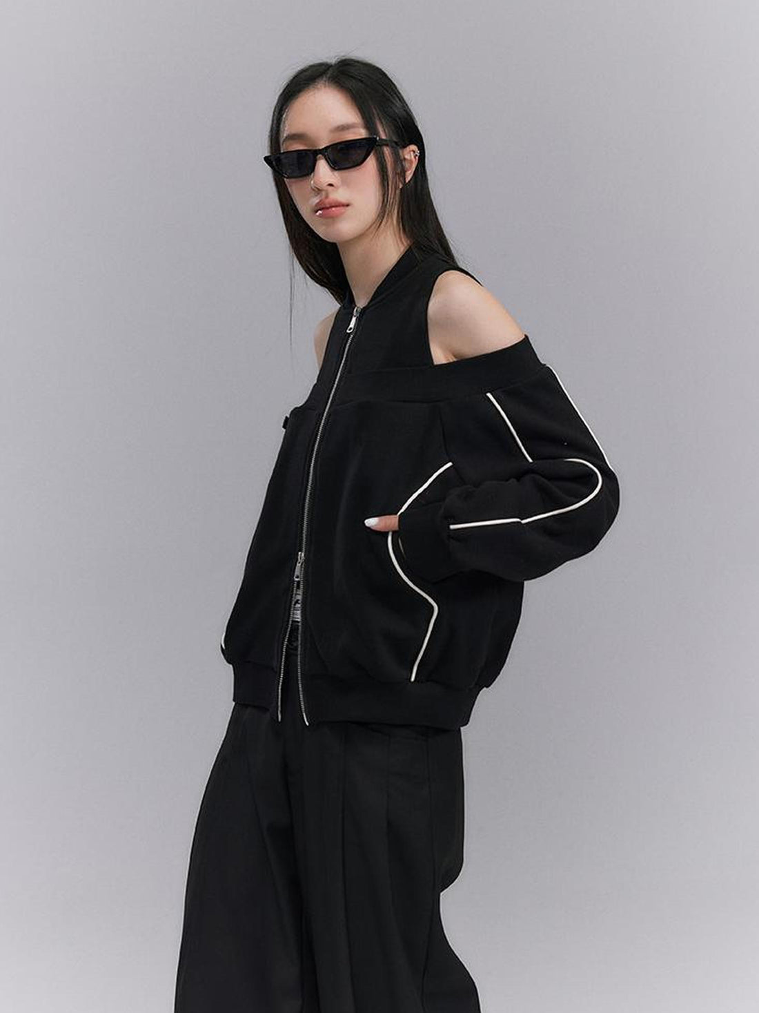 DIDDI MODA Oversized Black Cutout Shoulder Sweatshirt