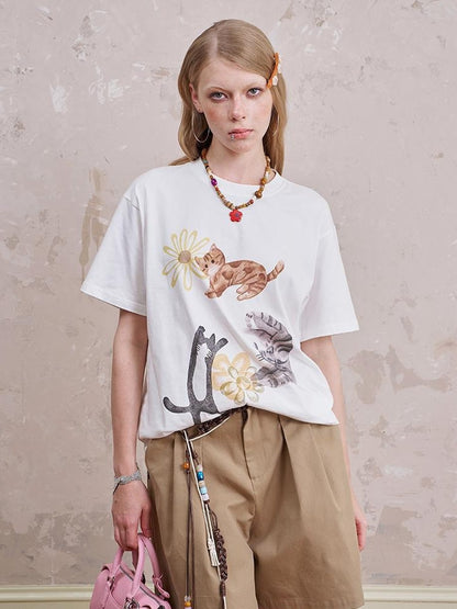 DIDDI MODA Playful Kittens Floral Print Relaxed Tee