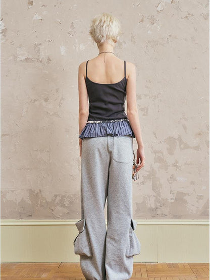 Schmal geschnittenes Camisole mit plissiertem Spitzenbesatz und Kontrast 