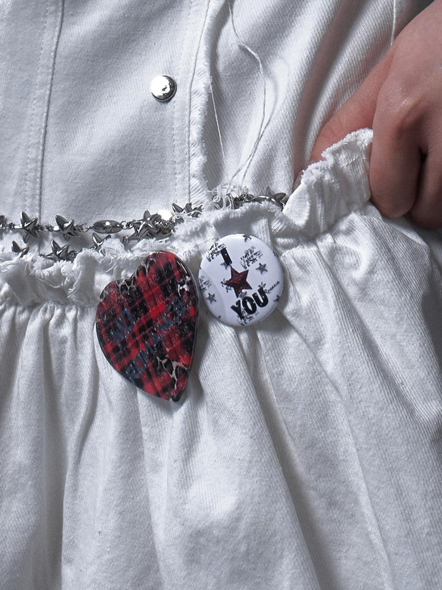 NO ROMANCE Punk Rock Vintage Metal Pin Badge With Edgy Design