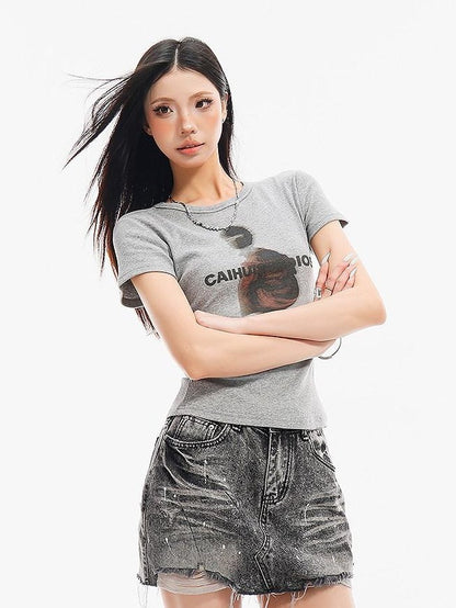QIUQIU STUDIO American Portrait Print Slim Waist Crewneck Women&