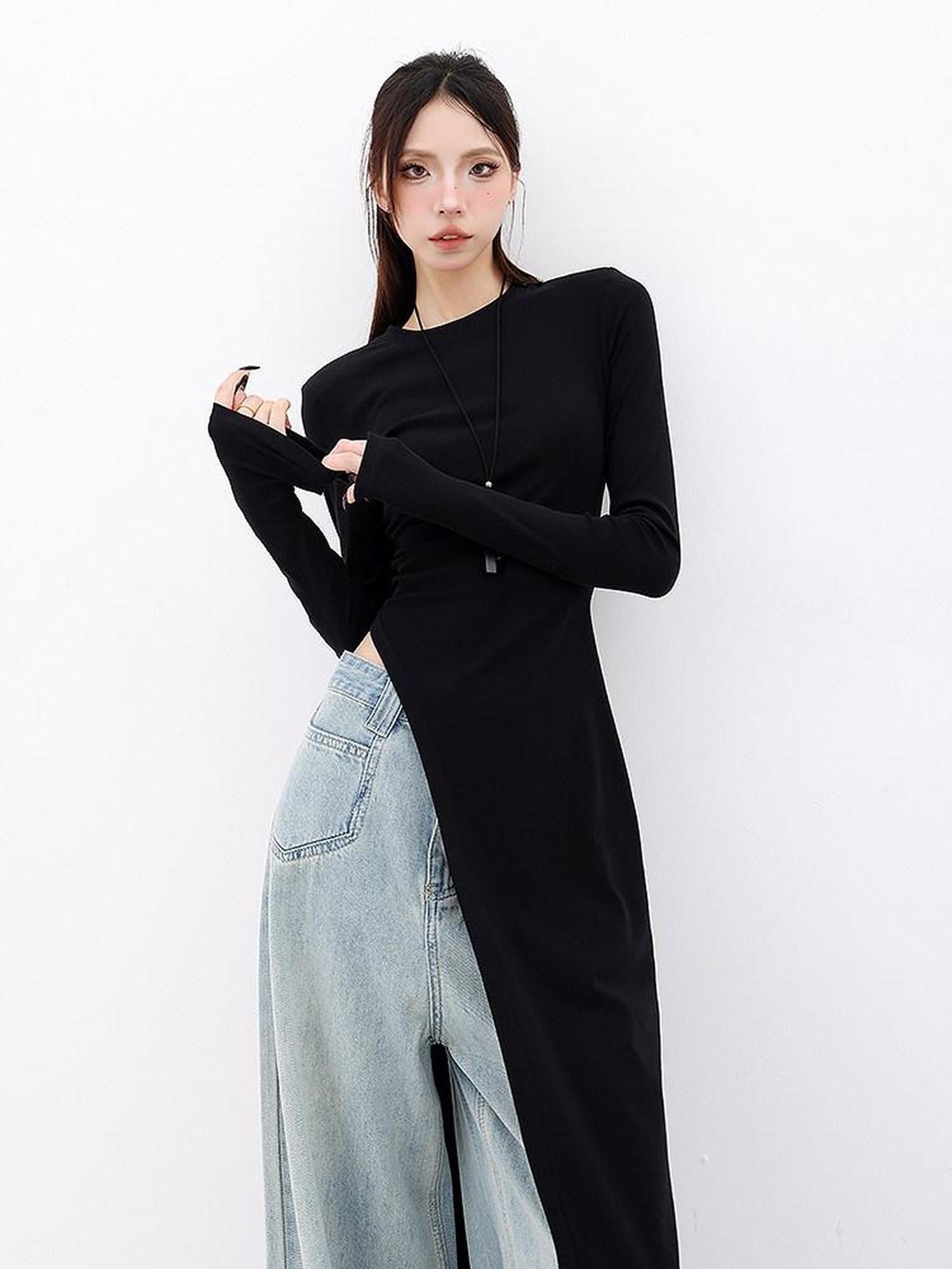 QIUQIU STUDIO Asymmetric Side Slit Crewneck Women&