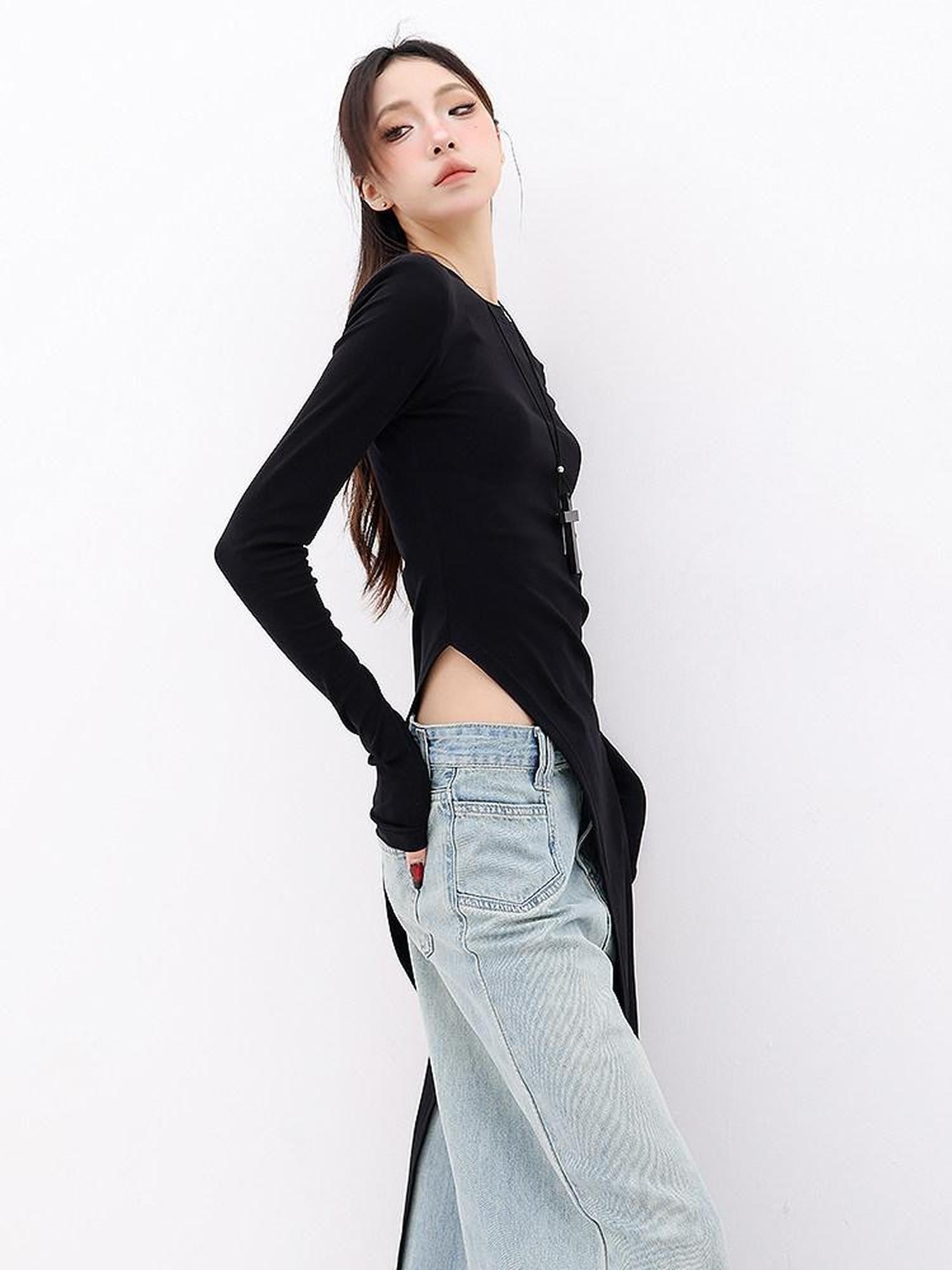 QIUQIU STUDIO Asymmetric Side Slit Crewneck Women&