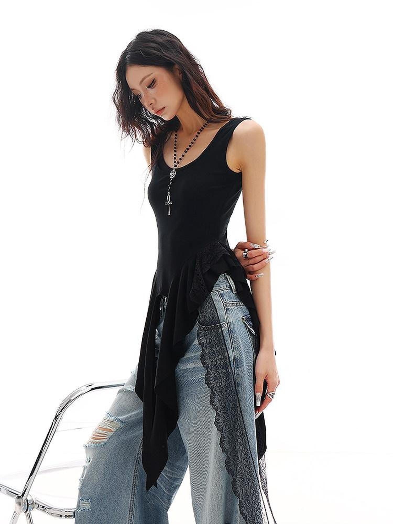 QIUQIU STUDIO Black Lace Patchwork Ruffle Irregular Hem Slim Women&
