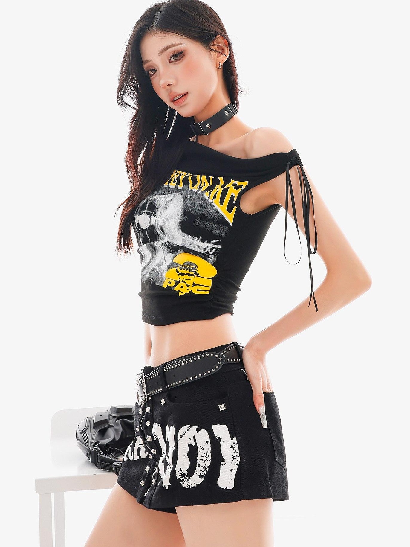 QIUQIU STUDIO Black Letter Print Asymmetric One Shoulder Women&