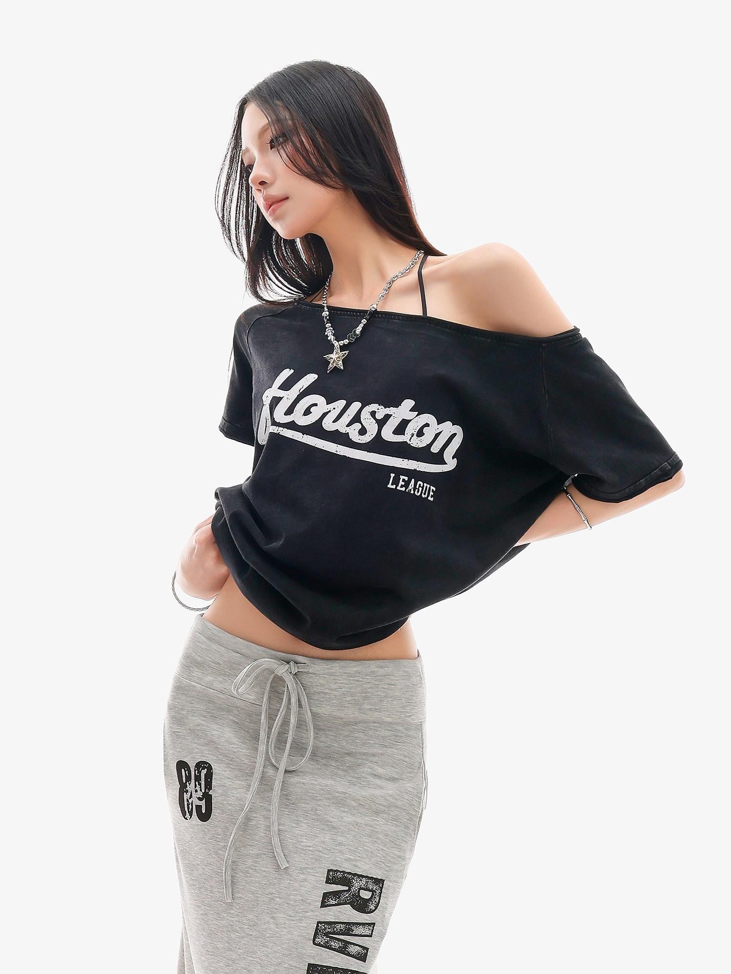 QIUQIU STUDIO Black Letter Print One Shoulder Cropped Women&