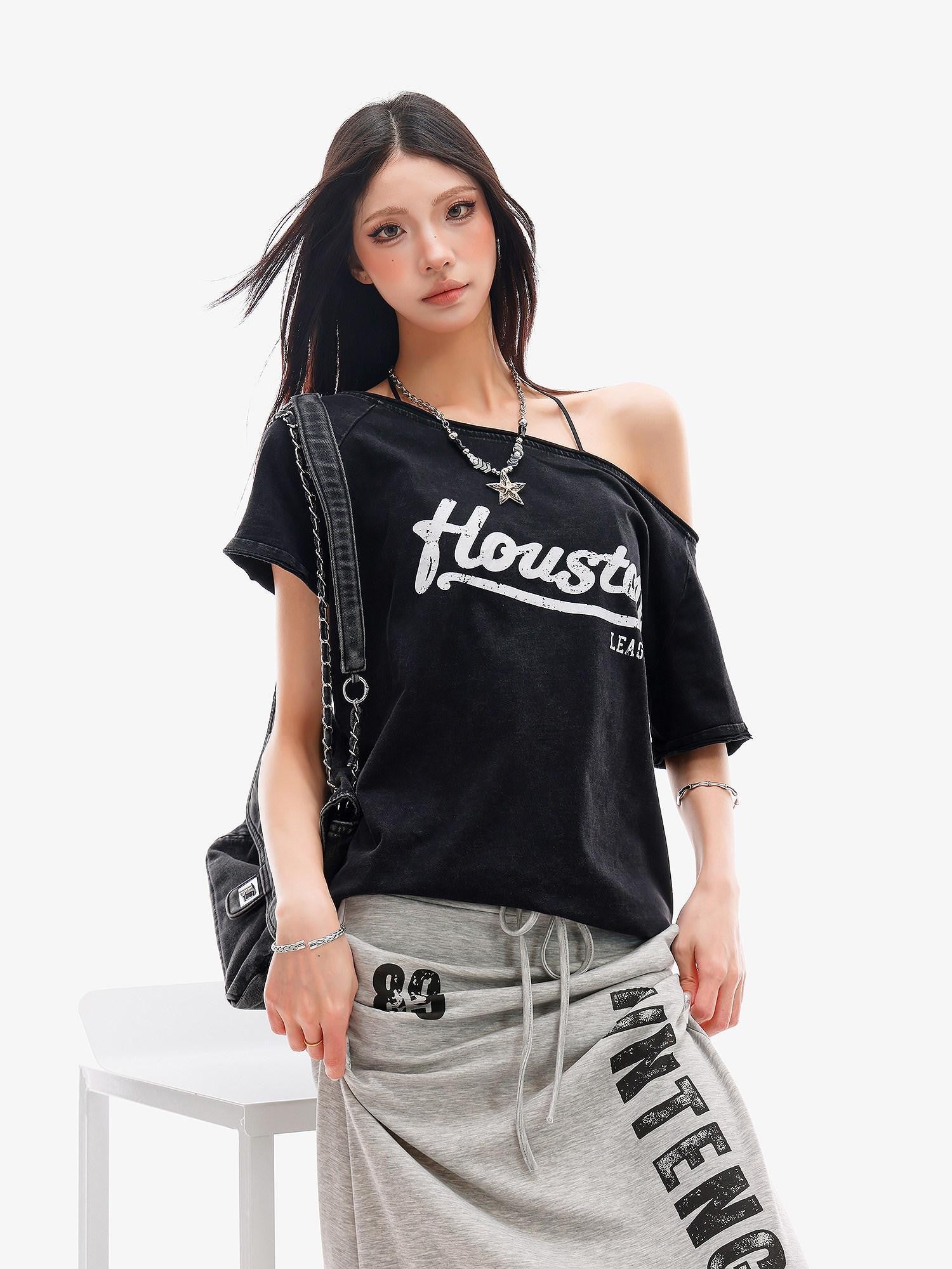 QIUQIU STUDIO Black Letter Print One Shoulder Cropped Women&
