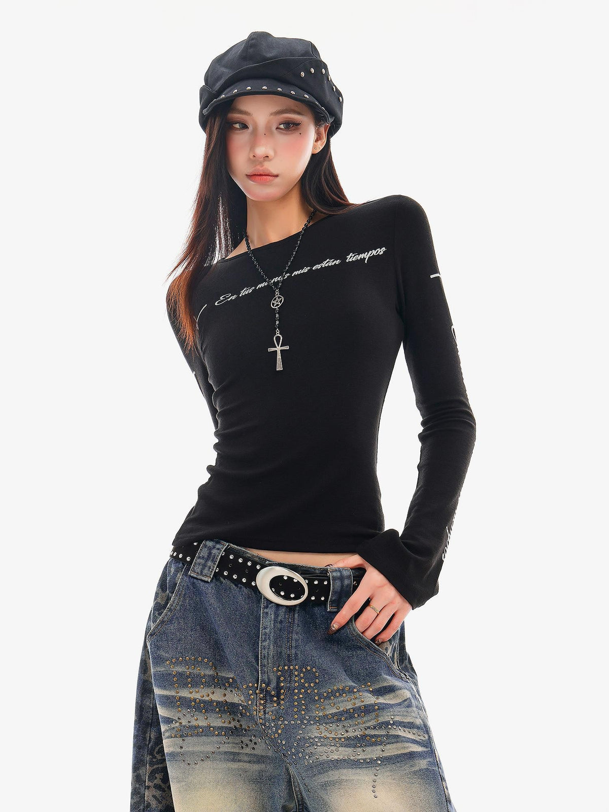 QIUQIU STUDIO Black Letter Print Round Neck Women&