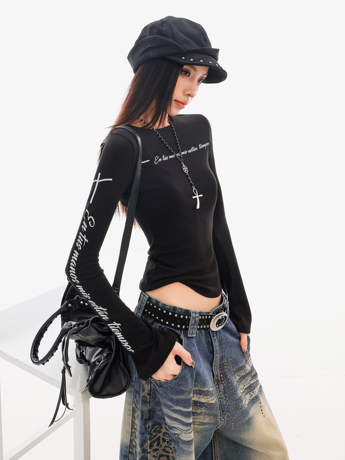 QIUQIU STUDIO Black Letter Print Round Neck Women&