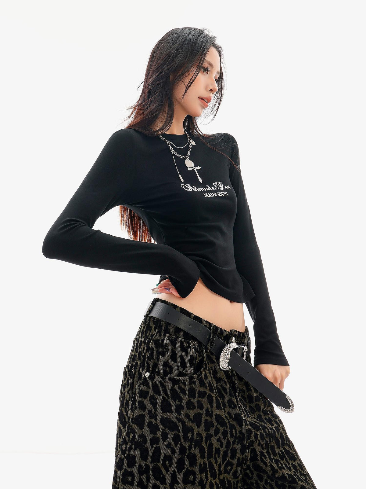 QIUQIU STUDIO Black Letter Print Slim Fit Crew Neck Women&