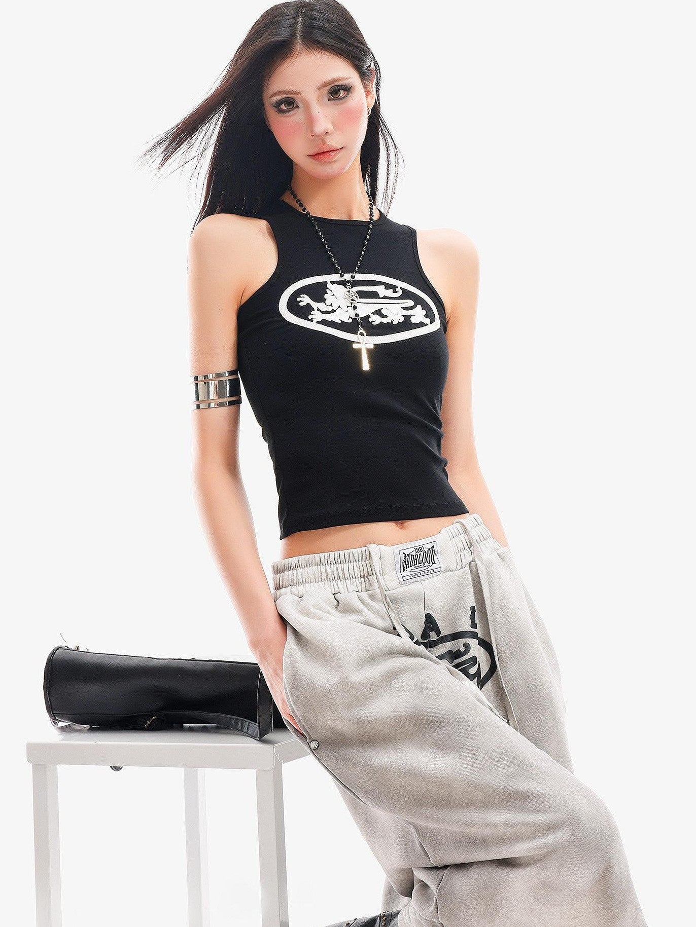 QIUQIU STUDIO Black White Contrast Creative Print Racerback Round Neck Women&