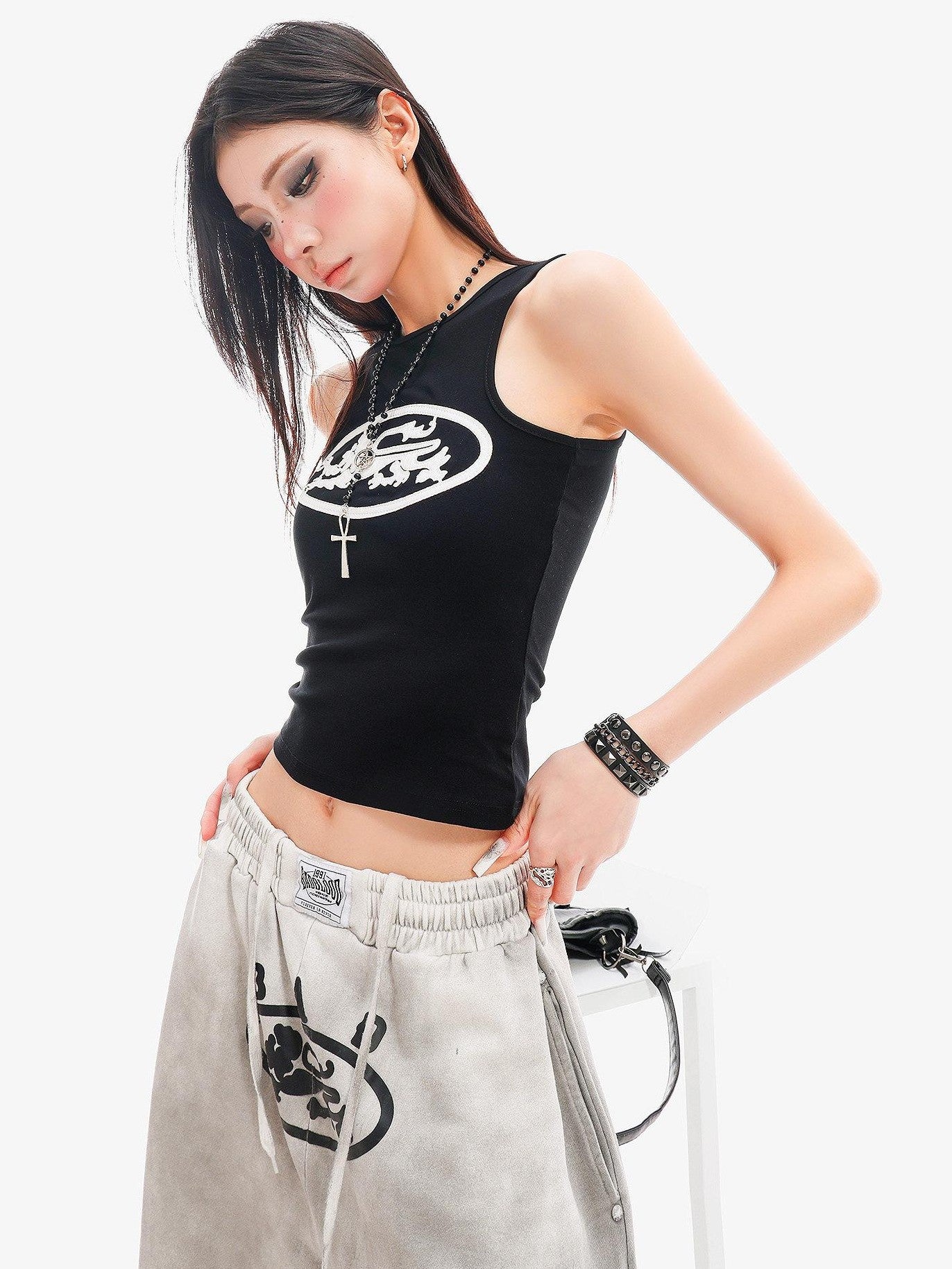 QIUQIU STUDIO Black White Contrast Creative Print Racerback Round Neck Women&