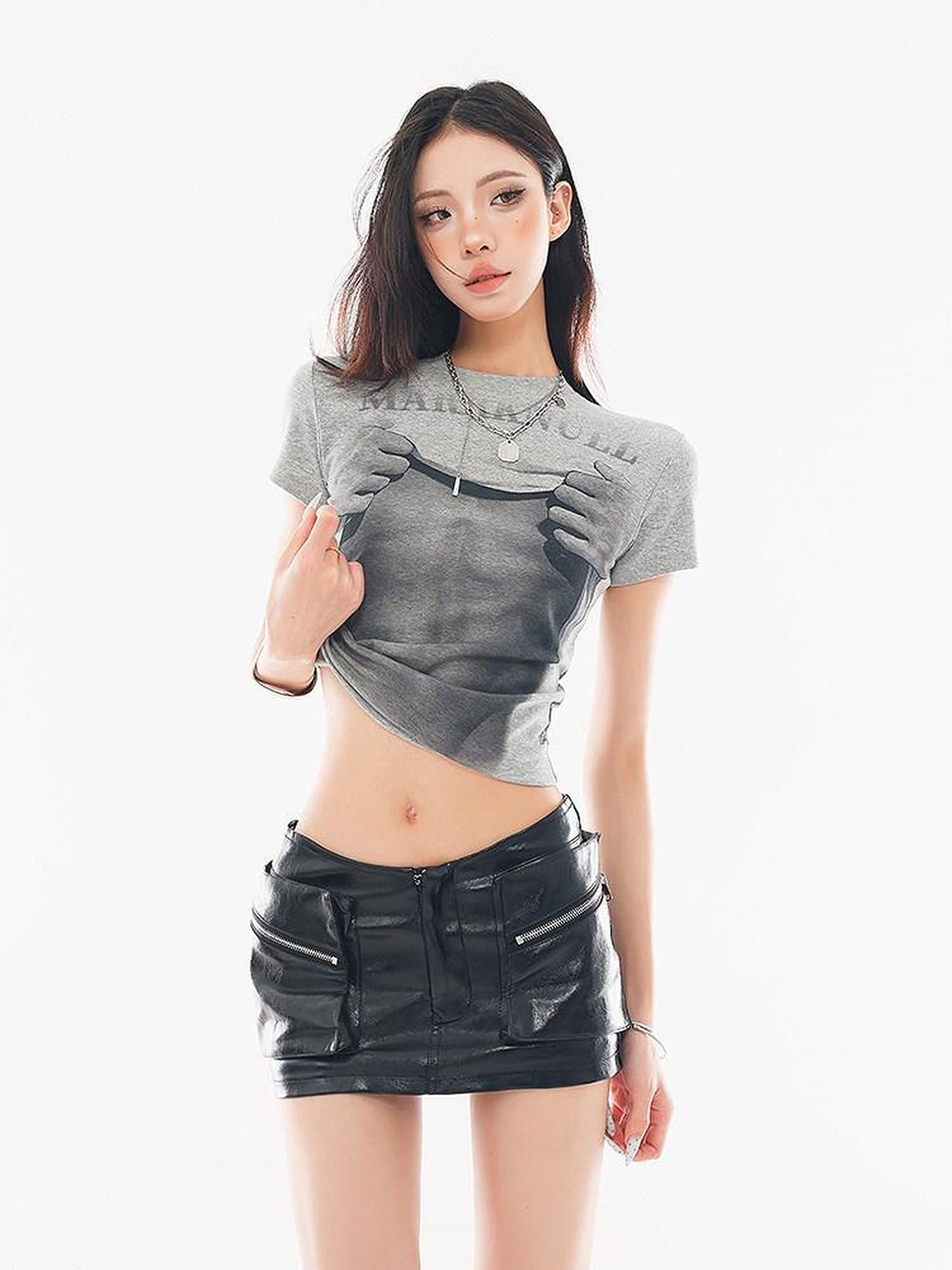 QIUQIU STUDIO Cropped American Lettered Print Crewneck Women&