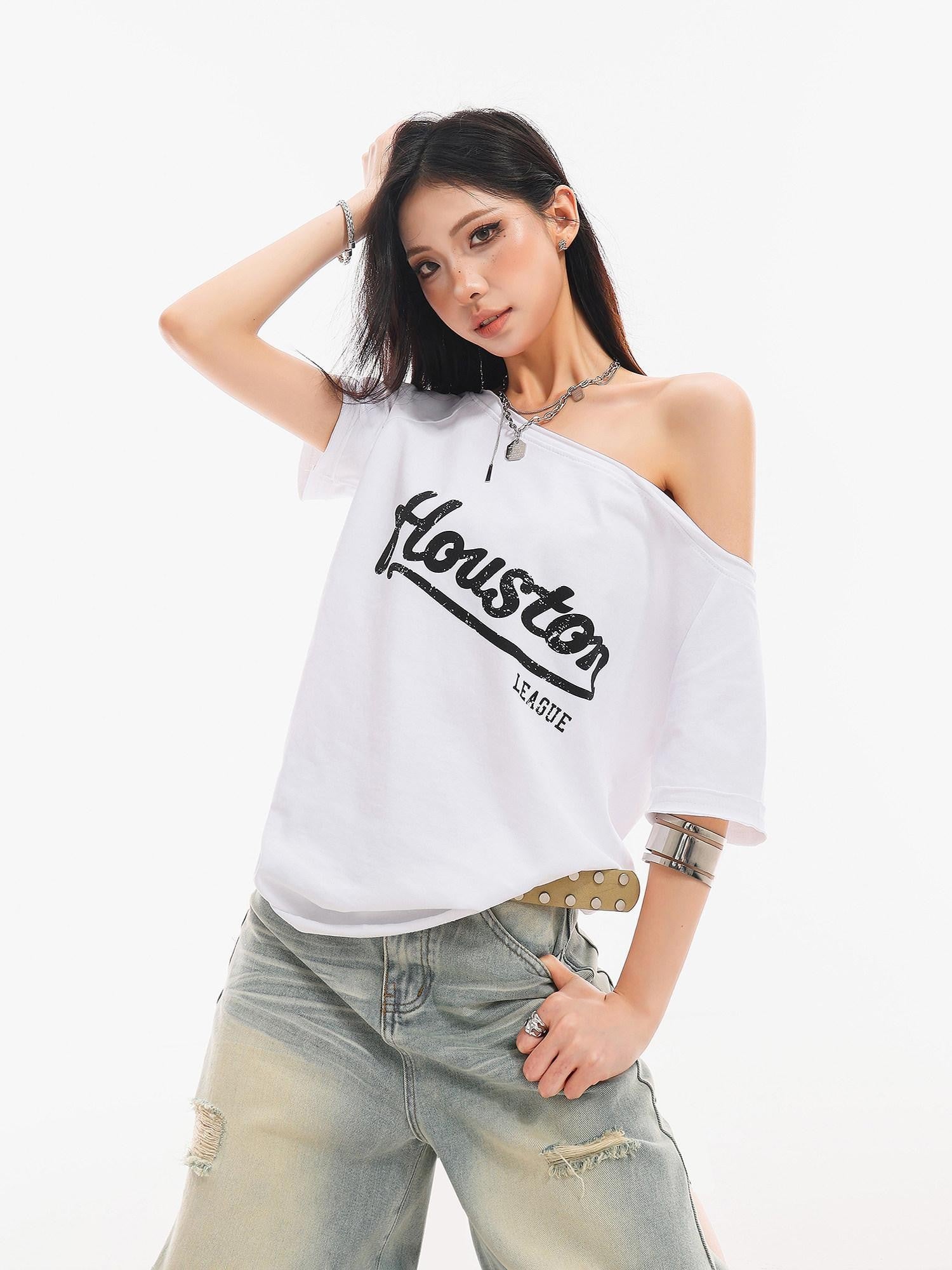 QIUQIU STUDIO Fitted Letter Print One Shoulder Short Sleeve Women&