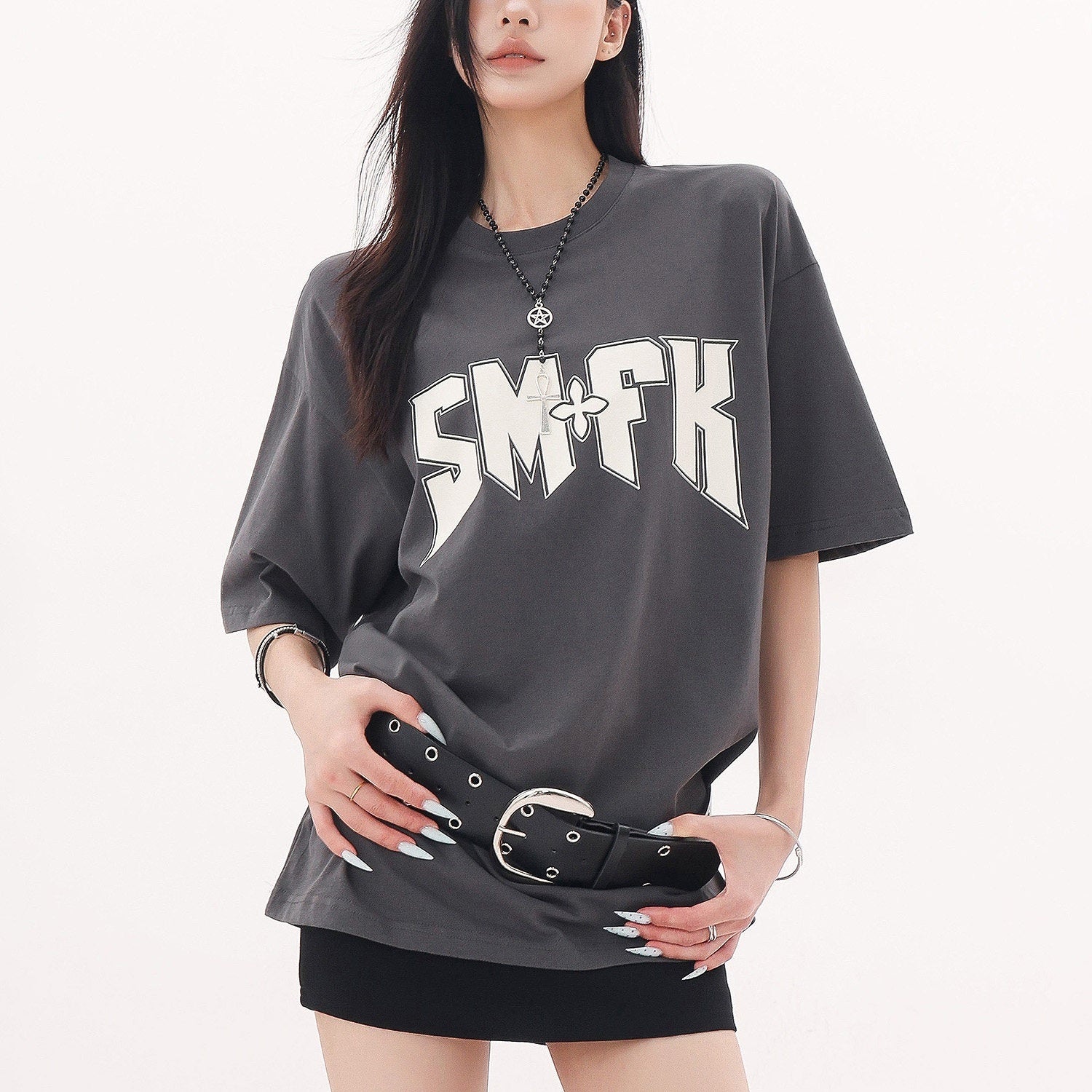 QIUQIU_STUDIO_Gray_White_Black_Letter_Print_Drop_Shoulder_Women&